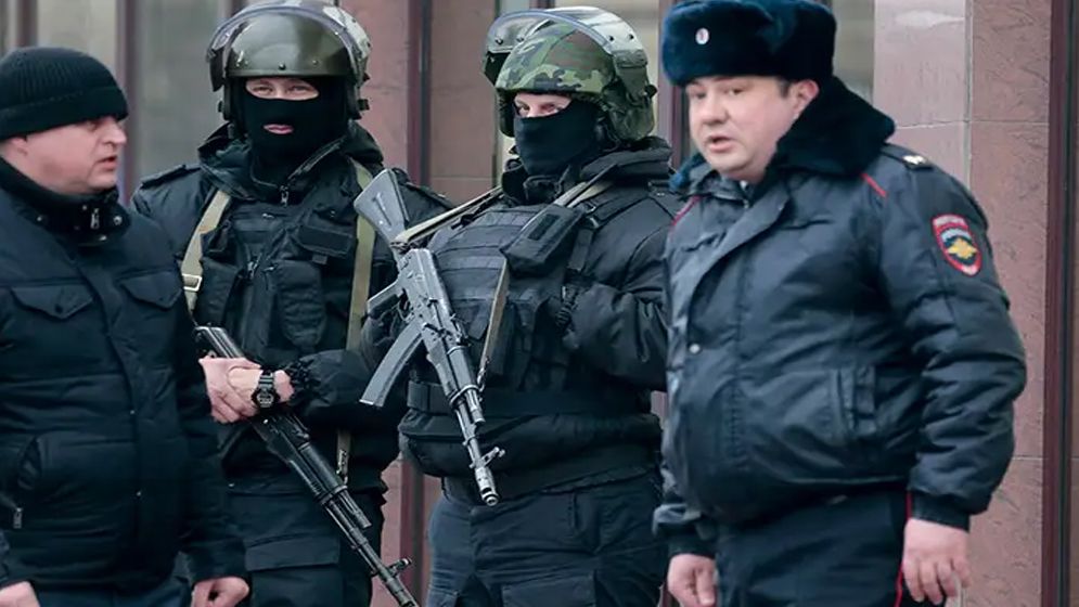 মস্কোয়  থানার সামনে বোমা বিস্ফোরণ, দুই পুলিশসহ নিহত ৩