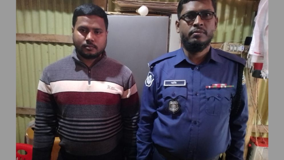 পুলিশের বিশেষ অভিযানে নিষিদ্ধ ছাত্রলীগ নেতা গ্রেফতার