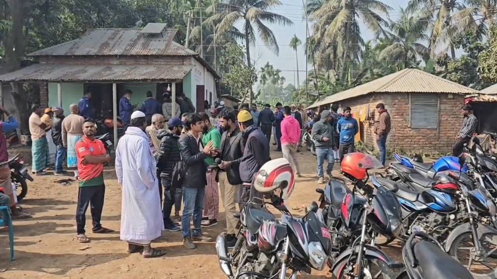 গভীর রাতে ইটভাটায় ডেকে নিয়ে জাসাস নেতাকে কুপিয়ে হত্যা