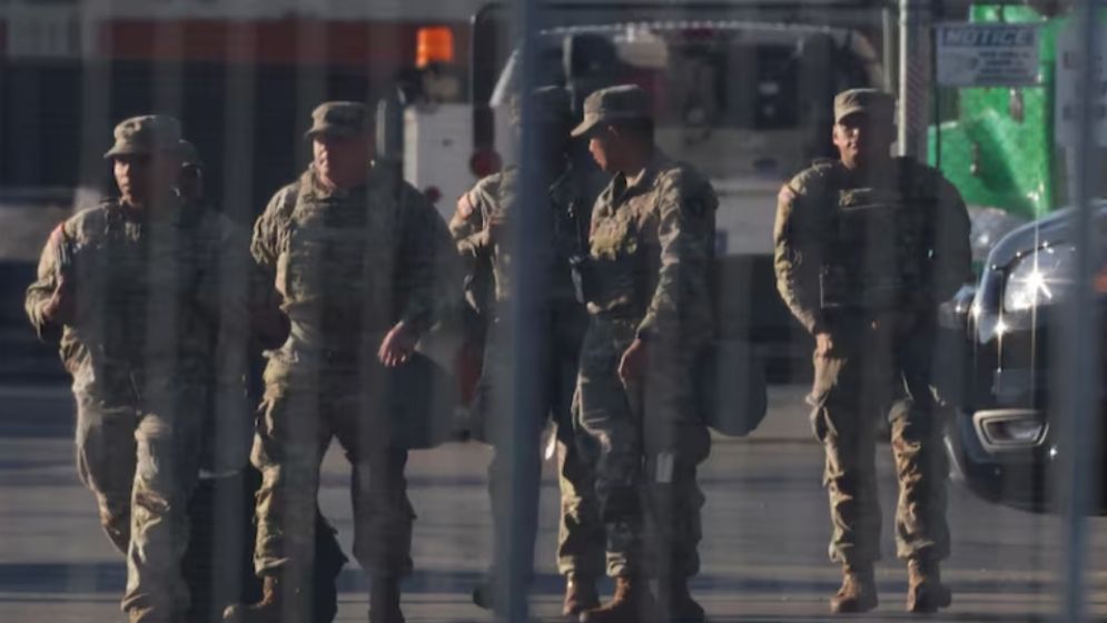 শিকাগোতে ন্যাশনাল গার্ড মোতায়েন ঠেকাল যুক্তরাষ্ট্রের সুপ্রিম কোর্ট