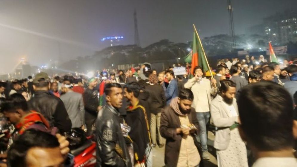 ‘লিডার আসছেন’ স্লোগানে মুখর ৩০০ ফিট এলাকা