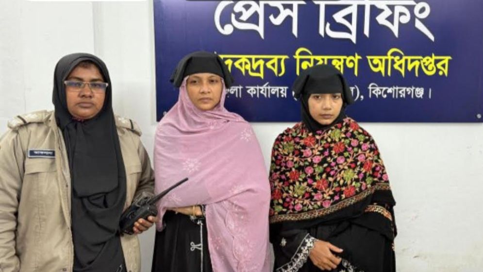 ৮৫৮০ পিস ইয়াবাসহ দুই নারী মাদককারবারী গ্রেফতার