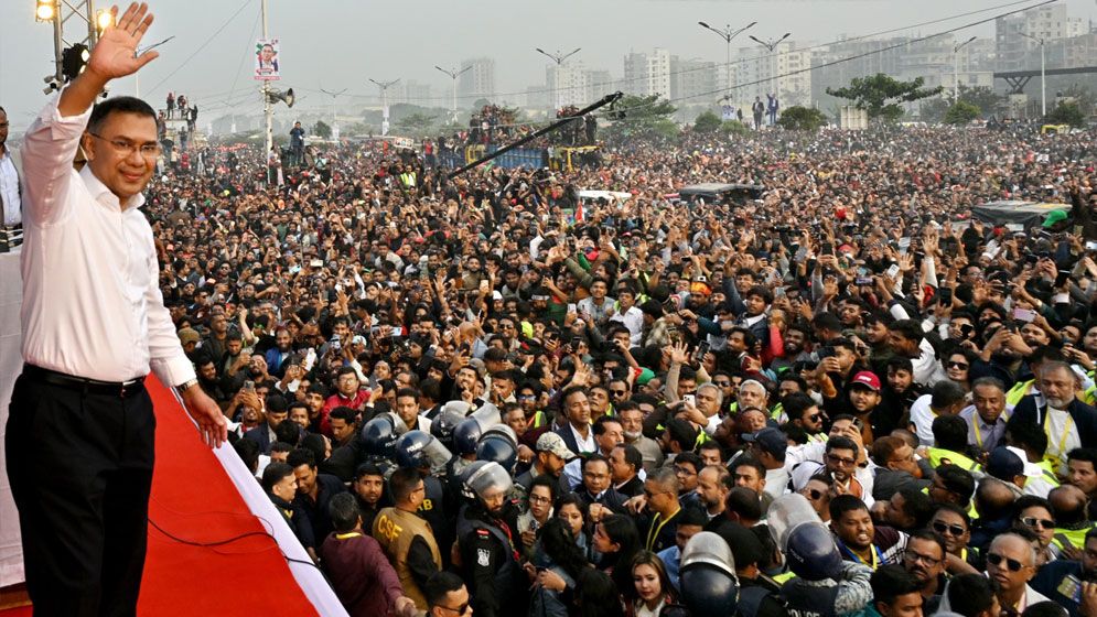 জুলাই-৩৬ এক্সপ্রেসওয়েতে গণসংবর্ধনায় তারেক রহমান, দেখুন ছবিতে