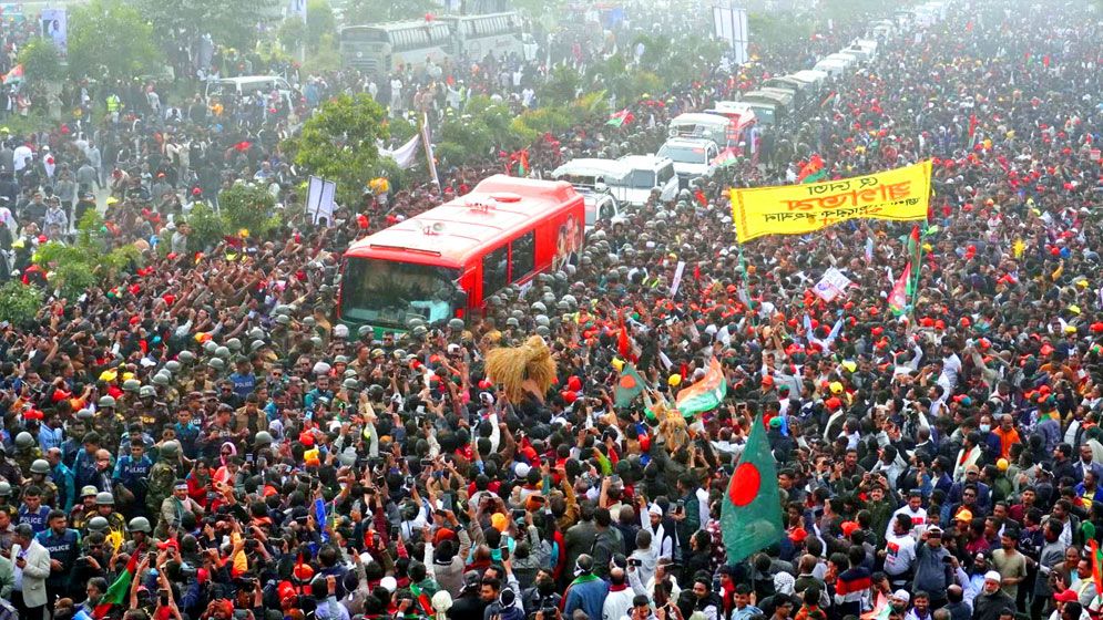 জুলাই-৩৬ এক্সপ্রেসওয়েতে গণসংবর্ধনায় তারেক রহমান, দেখুন ছবিতে