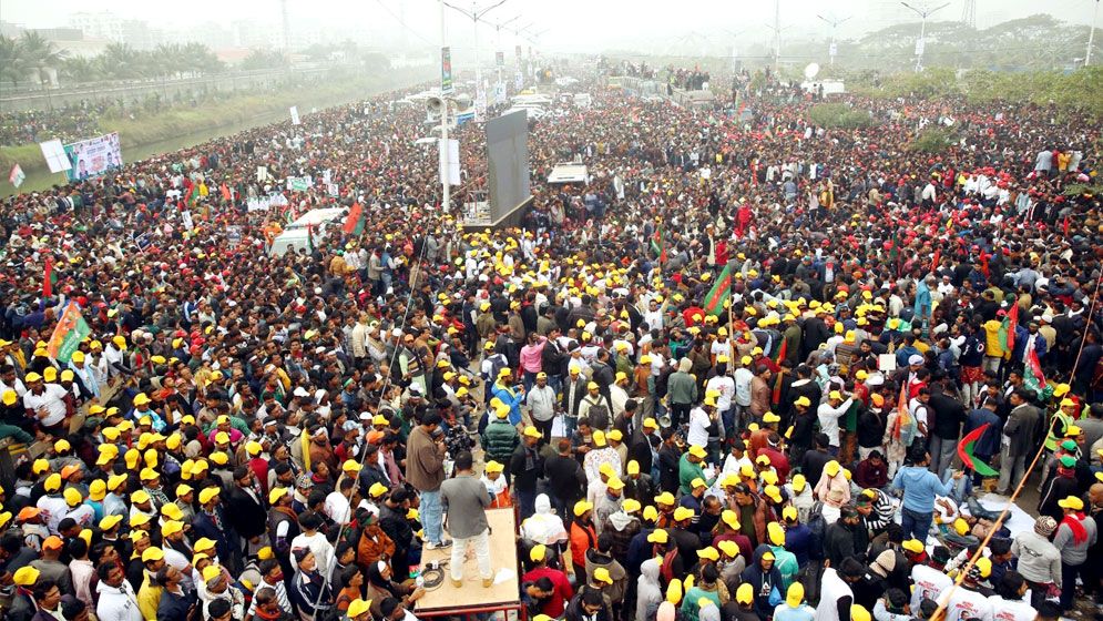 জুলাই-৩৬ এক্সপ্রেসওয়েতে গণসংবর্ধনায় তারেক রহমান, দেখুন ছবিতে