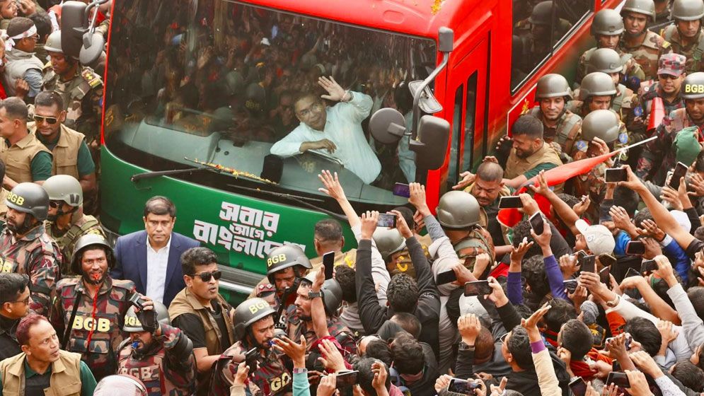 জুলাই-৩৬ এক্সপ্রেসওয়েতে গণসংবর্ধনায় তারেক রহমান, দেখুন ছবিতে