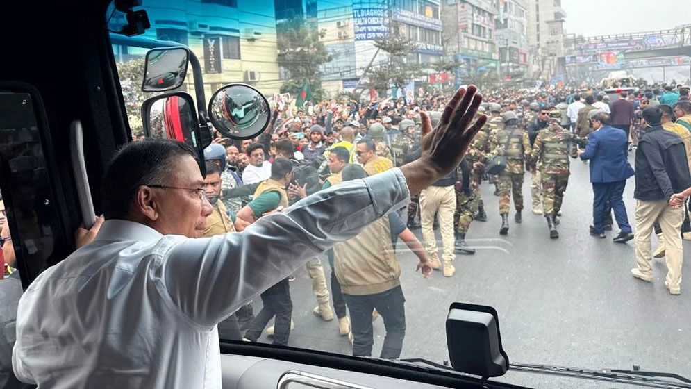 জুলাই-৩৬ এক্সপ্রেসওয়েতে গণসংবর্ধনায় তারেক রহমান, দেখুন ছবিতে