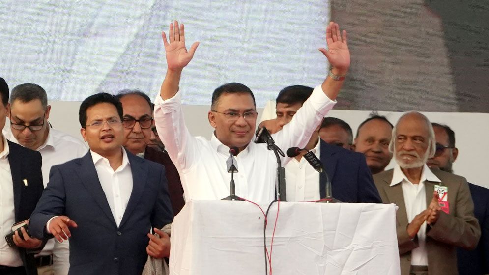 জুলাই-৩৬ এক্সপ্রেসওয়েতে গণসংবর্ধনায় তারেক রহমান, দেখুন ছবিতে