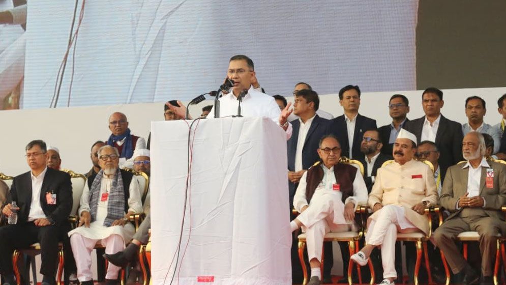 জুলাই-৩৬ এক্সপ্রেসওয়েতে গণসংবর্ধনায় তারেক রহমান, দেখুন ছবিতে