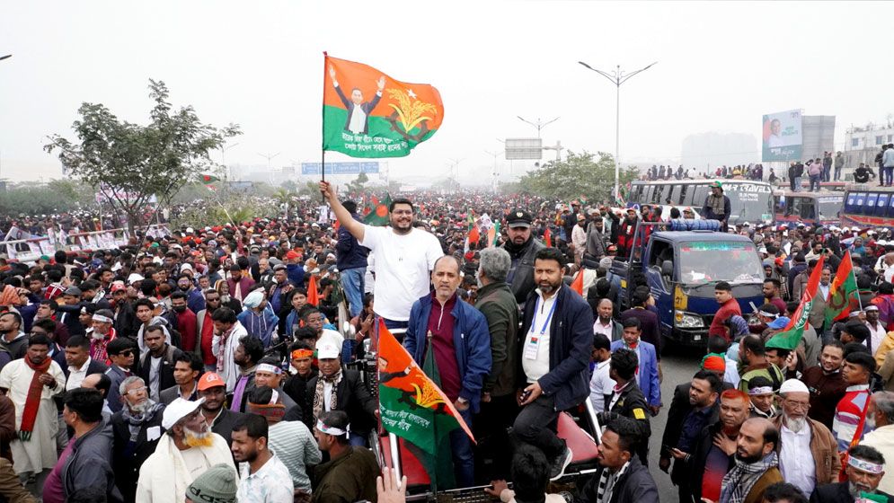জুলাই-৩৬ এক্সপ্রেসওয়েতে গণসংবর্ধনায় তারেক রহমান, দেখুন ছবিতে