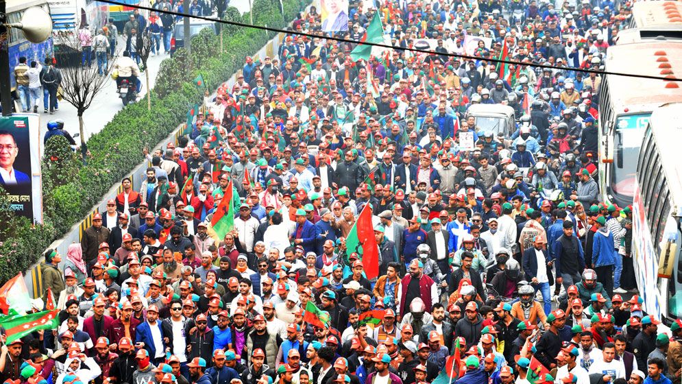 জুলাই-৩৬ এক্সপ্রেসওয়েতে গণসংবর্ধনায় তারেক রহমান, দেখুন ছবিতে
