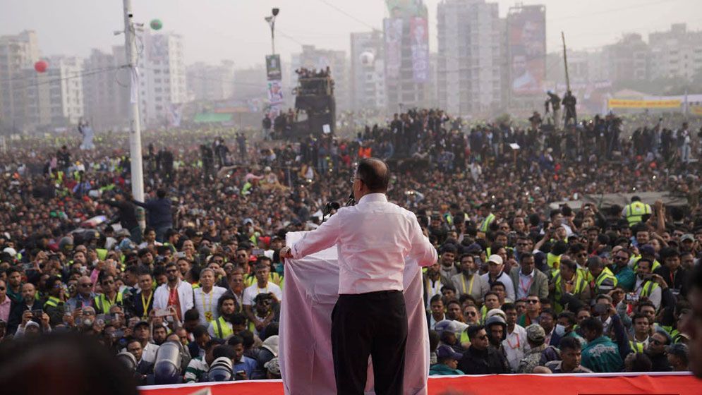 ‘মায়ের কাছে মন পড়ে থাকলেও আপনাদের কৃতজ্ঞতা জানাতেই এখানে দাঁড়িয়েছি’