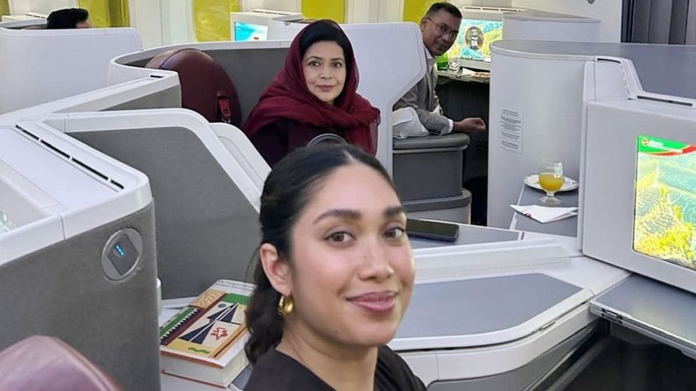 বাসা থেকে এভারকেয়ারে জোবাইদা ও জাইমা রহমান