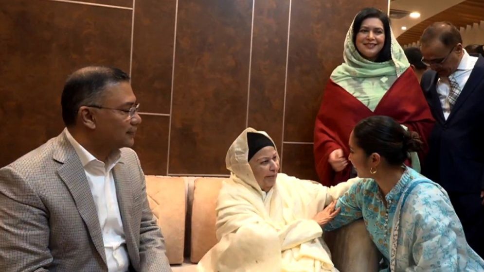 ছবিতে তারেক রহমানের দেশে ফেরা