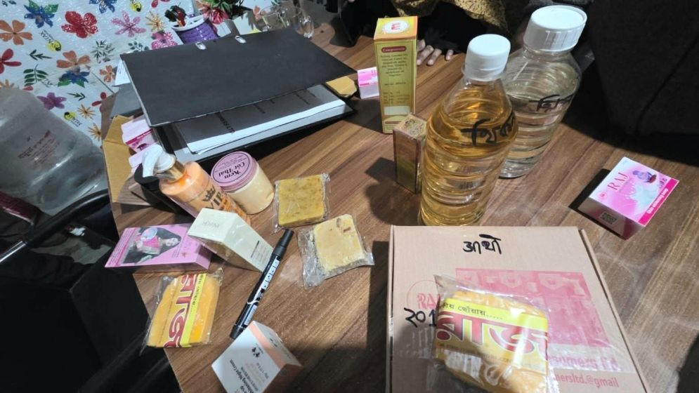 শিবালয়ে নকল কসমেটিক কারখানায় অভিযান