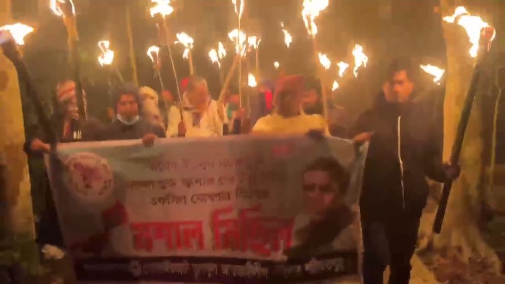 গভীর রাতে মশাল হাতে আ. লীগের ঝটিকা মিছিল