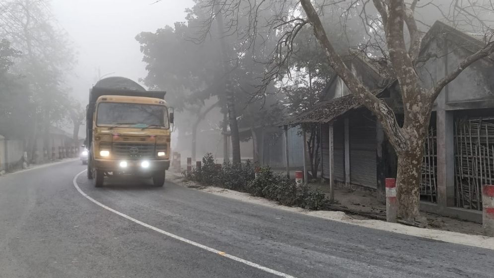 চুয়াডাঙ্গায় ৯ ডিগ্রিতে নামল তাপমাত্রা, বিপর্যস্ত জনজীবন