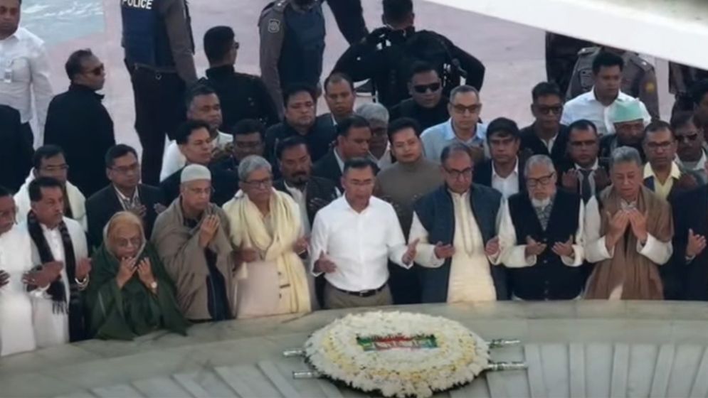 বাবার সমাধিতে শ্রদ্ধা নিবেদন করলেন তারেক রহমান