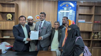 শিক্ষক মুক্তিযোদ্ধা পুরোহিতকে সঙ্গে নিয়ে মনোনয়ন ফরম তুললেন শিশির মনির