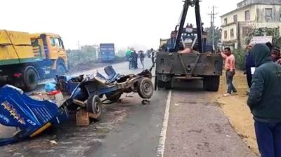 পিকআপ-কাভার্ডভ্যানের মুখোমুখি সংঘর্ষে চালক নিহত