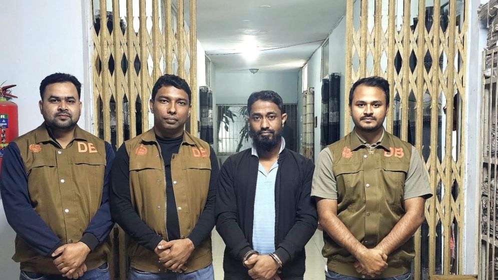 সাবেক মন্ত্রীর এপিএসের ইন্ধনে ১০ হাজার টাকায় নির্বাচন কার্যালয়ে আগুন