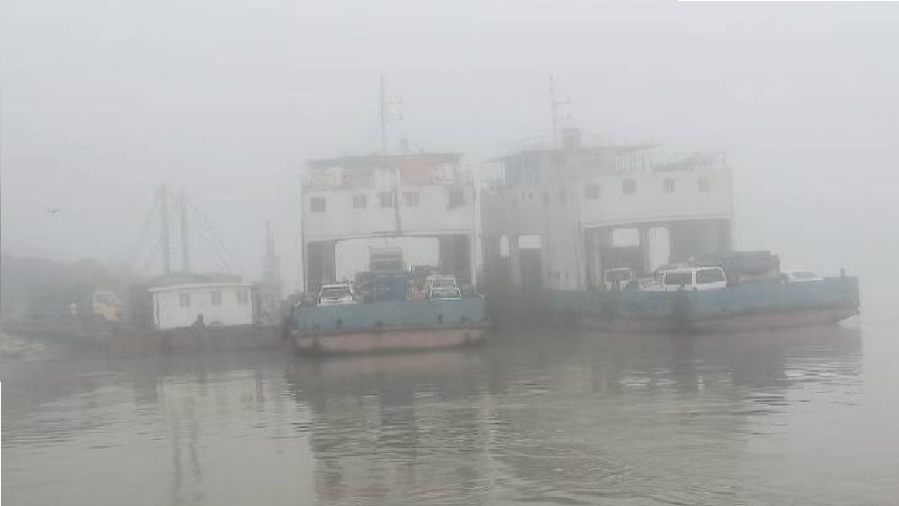 সারাদেশে নৌযান চলাচল বন্ধ ঘোষণা