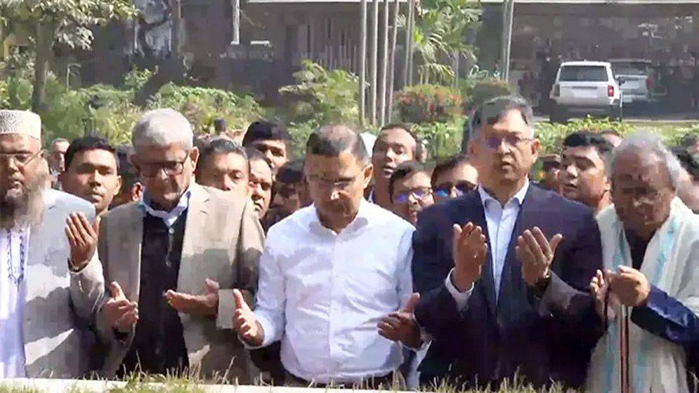 বিদ্রোহী কবির সমাধিতে তারেক রহমানের শ্রদ্ধা