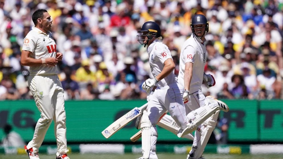 ১৪ বছর পর অস্ট্রেলিয়ায় জয়ের স্বাদ পেল ইংল্যান্ড