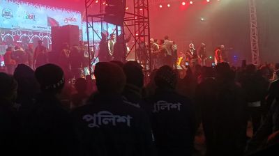 জেমসের কনসার্টে ইট নিক্ষেপ, আহত ২৫