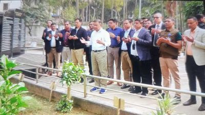 পিলখানা ট্র্যাজেডিতে শহীদ সেনা কর্মকর্তাদের কবর জিয়ারত করলেন তারেক রহমান