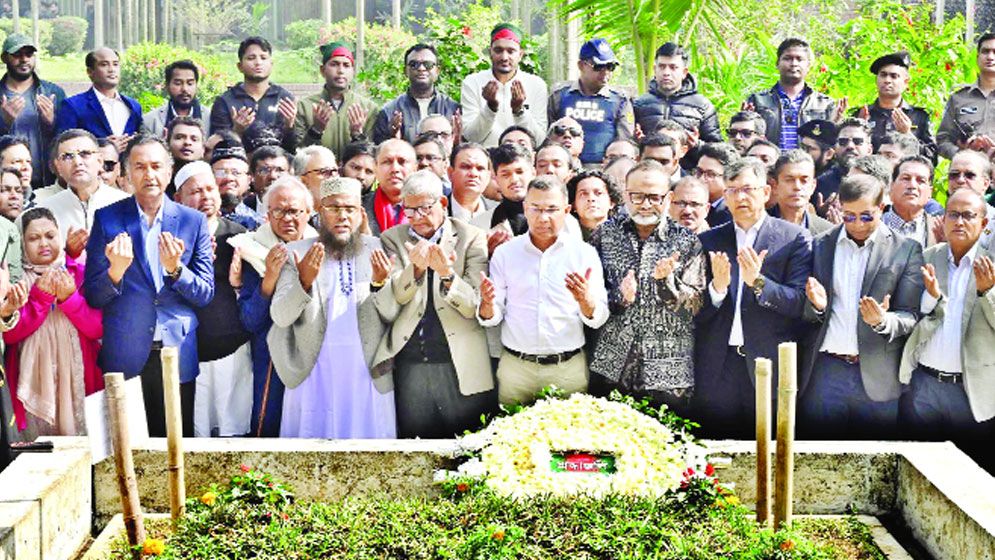হাদি ও ছোট ভাইয়ের কবর জিয়ারত