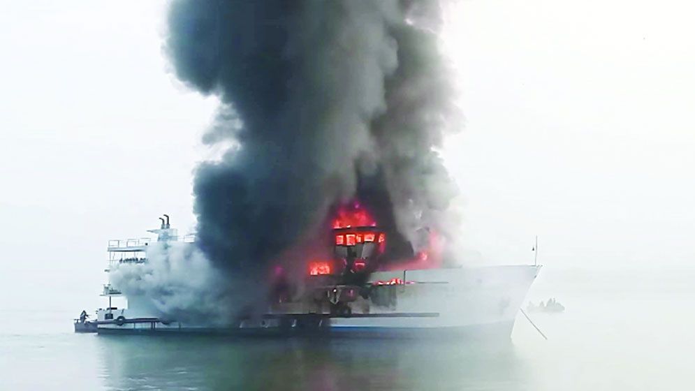 সেন্টমার্টিনগামী জাহাজে আগুন মৃত্যু ১