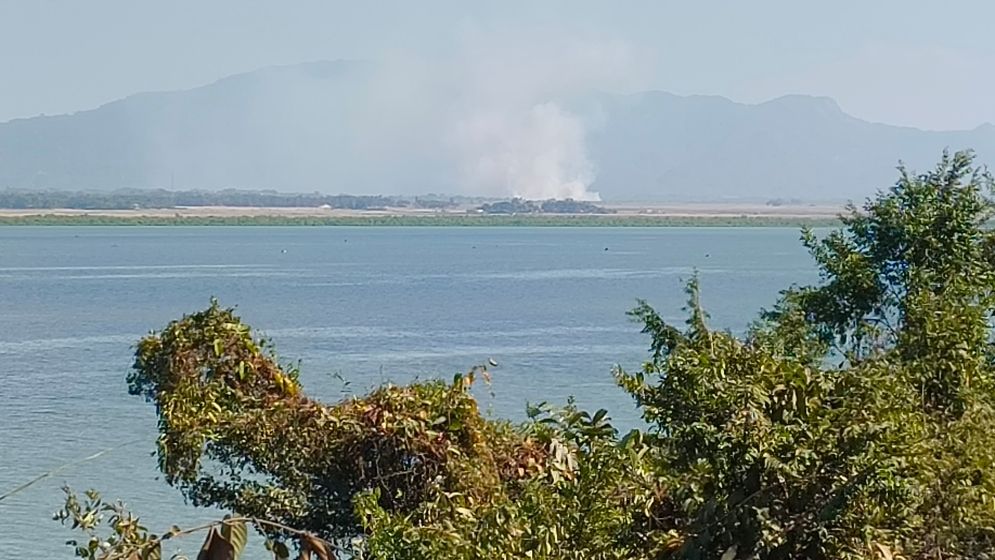 বিস্ফোরণের শব্দে কেঁপে উঠল টেকনাফ সীমান্ত