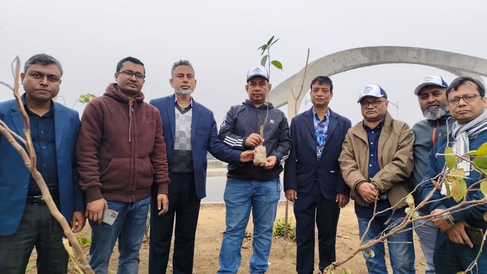 জুলাই এক্সপ্রেসওয়েতে এ্যাবের বৃক্ষরোপণ