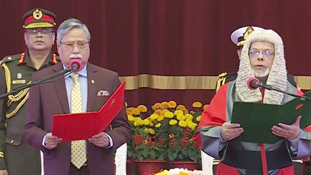 শপথ নিলেন নতুন প্রধান বিচারপতি জুবায়ের রহমান চৌধুরী