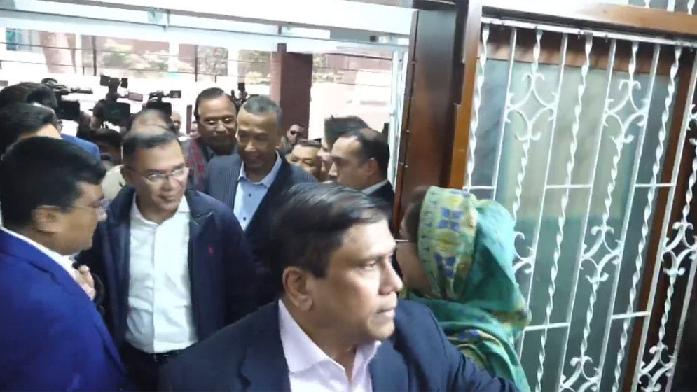 দেশে ফিরে প্রথমবারের মতো গুলশান কার্যালয়ে তারেক রহমান