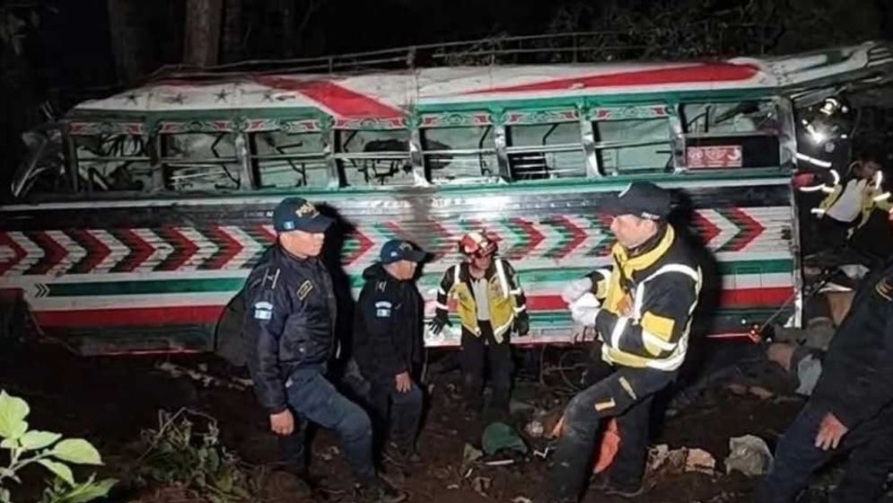 গুয়াতেমালায় ঘন কুয়াশায় পাহাড়ি খাদে বাস পড়ে নিহত ১৫