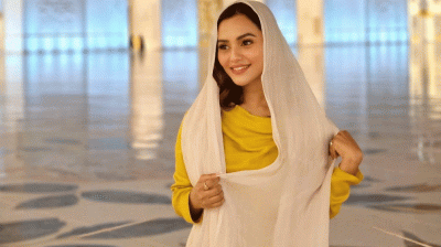 কানাডায় মঞ্চ মাতালেন নুসরাত ফারিয়া