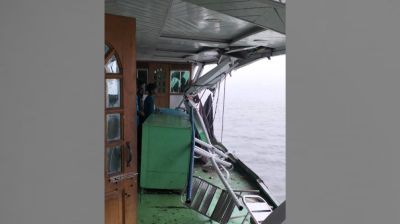 মালবাহী জাহাজের সঙ্গে যাত্রীবাহী লঞ্চের ধাক্কা, আহত ১০