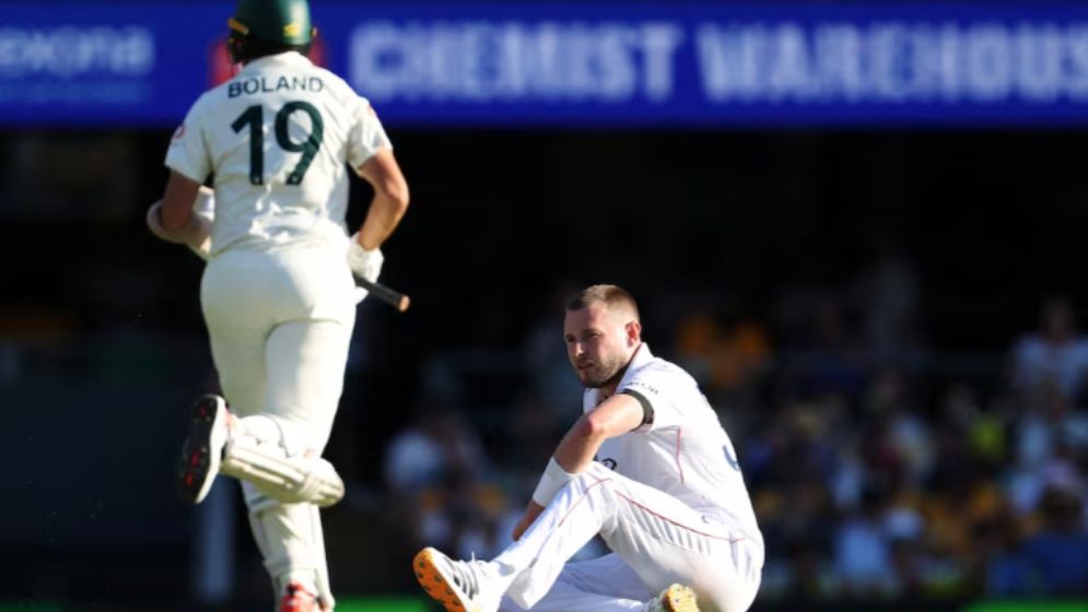 ১৪ বছরের আক্ষেপ ঘোচানোর পর বড় দুঃসংবাদ পেল ইংল্যান্ড