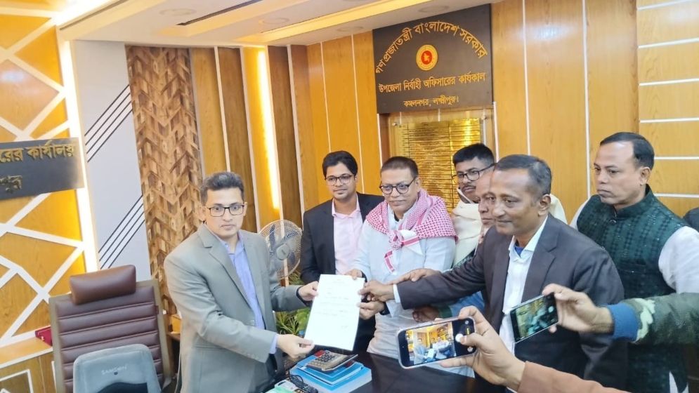 লক্ষ্মীপুর-৪ আসনে আশরাফ উদ্দিন নিজানের মনোনয়ন ফরম দাখিল