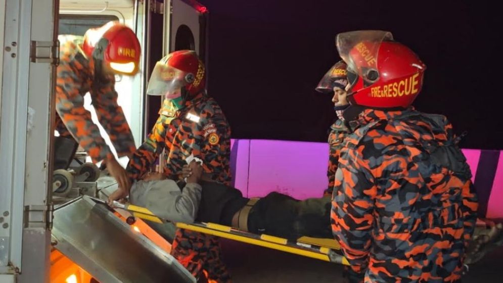 ঢাকা-মাওয়া এক্সপ্রেসওয়েতে ট্রাক দুর্ঘটনায় আহত ৯