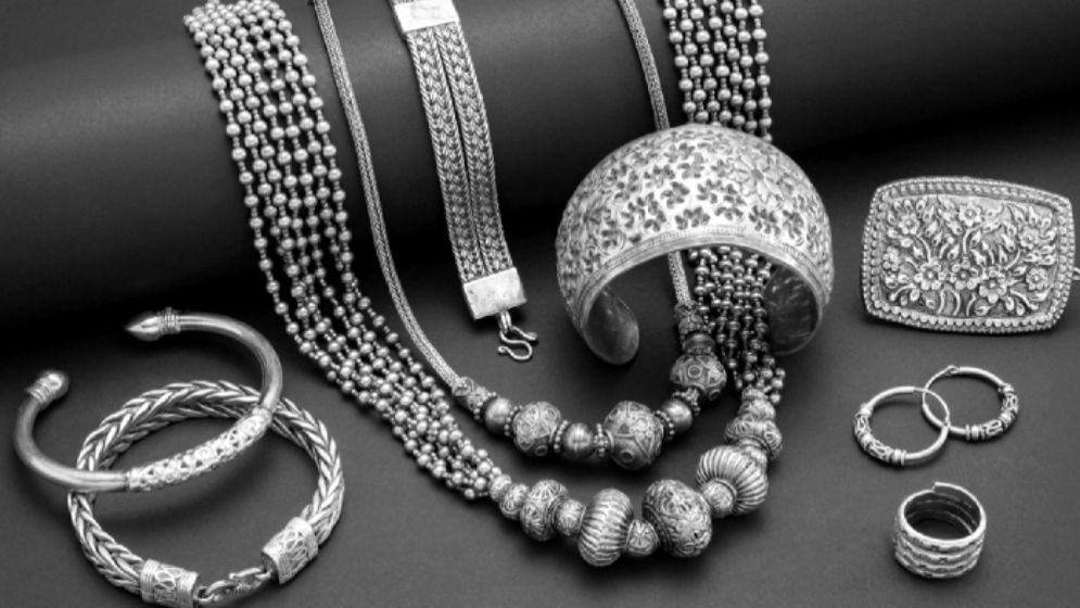 বছর শেষে রেকর্ড উচ্চতায় রুপার দাম