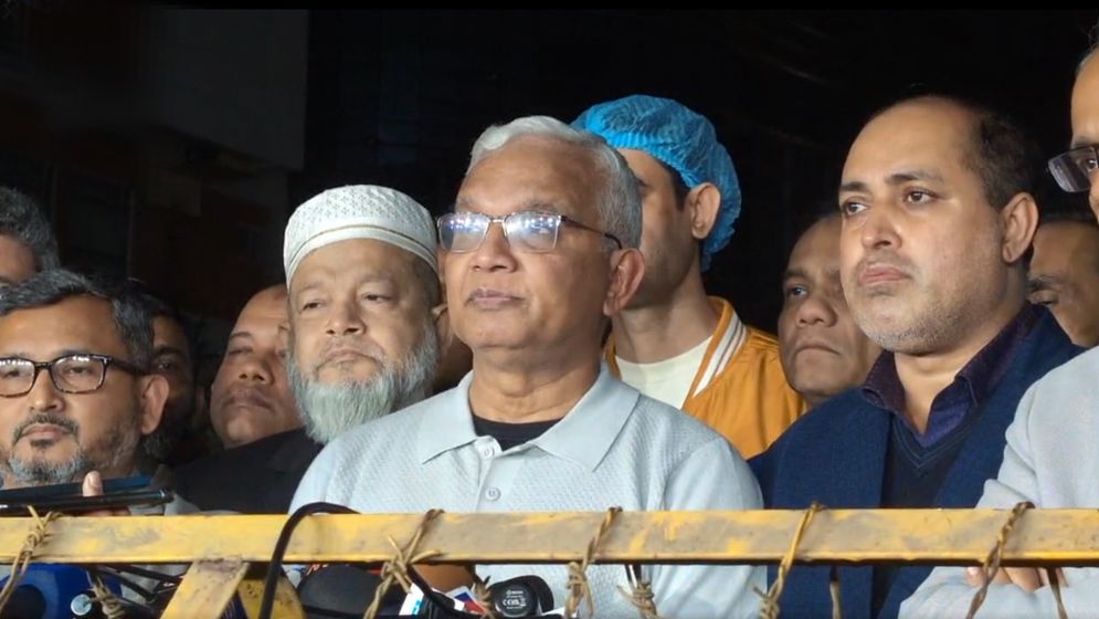 খালেদা জিয়া সবচেয়ে সংকটময় সময় অতিক্রান্ত করছেন: ডা. জাহিদ