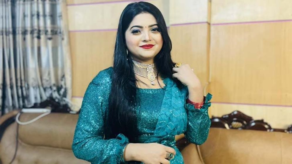 ডিভোর্স নিয়ে মুখ খুললেন কণ্ঠশিল্পী সালমা