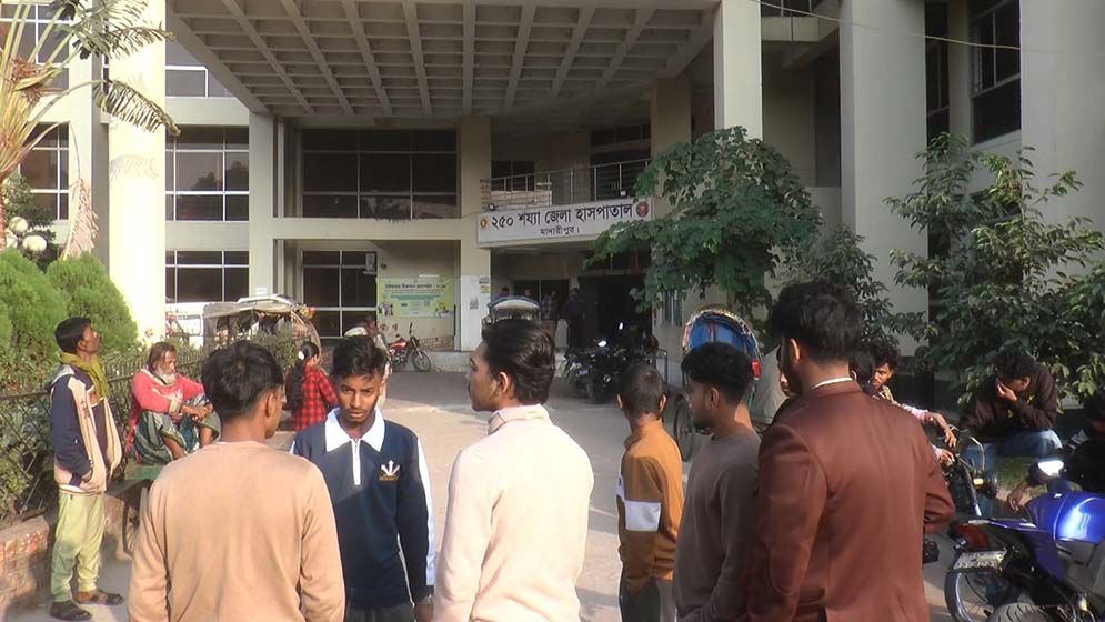 ঘরে ঢুকে ইলেকট্রিক মিস্ত্রিকে কুপিয়ে হত্যা