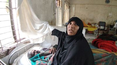 লালমোহন হাসপাতালের জানালা ভাঙা, শীতে কাঁপছেন রোগীরা