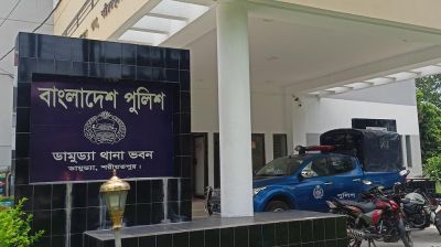 ব্যবসায়ীকে ছুরিকাঘাতের পর শরীরে পেট্রল ঢেলে আগুন