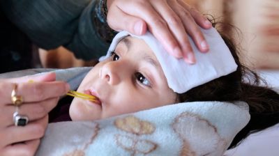 ঠান্ডা-জ্বরে আক্রান্ত শিশু,  দুর্বলতা কাটাতে যা খাওয়াবেন