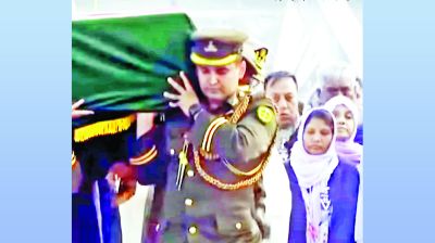 খালেদা জিয়ার কফিনের সঙ্গে হাঁটলেন ছায়াসঙ্গী ফাতেমা